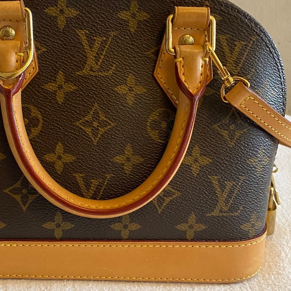 ❌SOLD❌Louis Vuitton: Alma BB Monogram - Picture 4 of 16